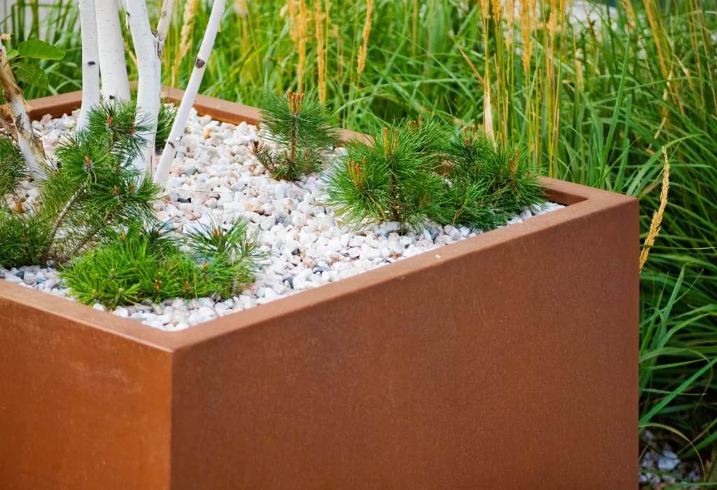 Cortenstalen bloembakken | Cortenstalen plantenbak | Cortenstaal in de tuin | Cortenstaal Vlaeminck